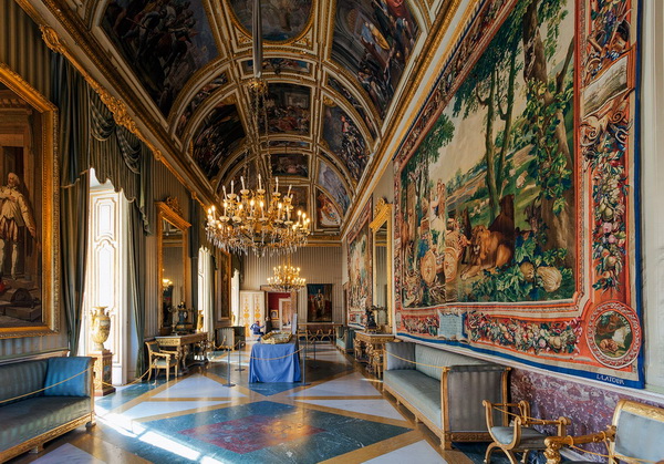 Королевский дворец в Неаполе